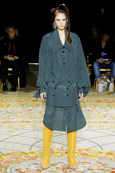 Look 37